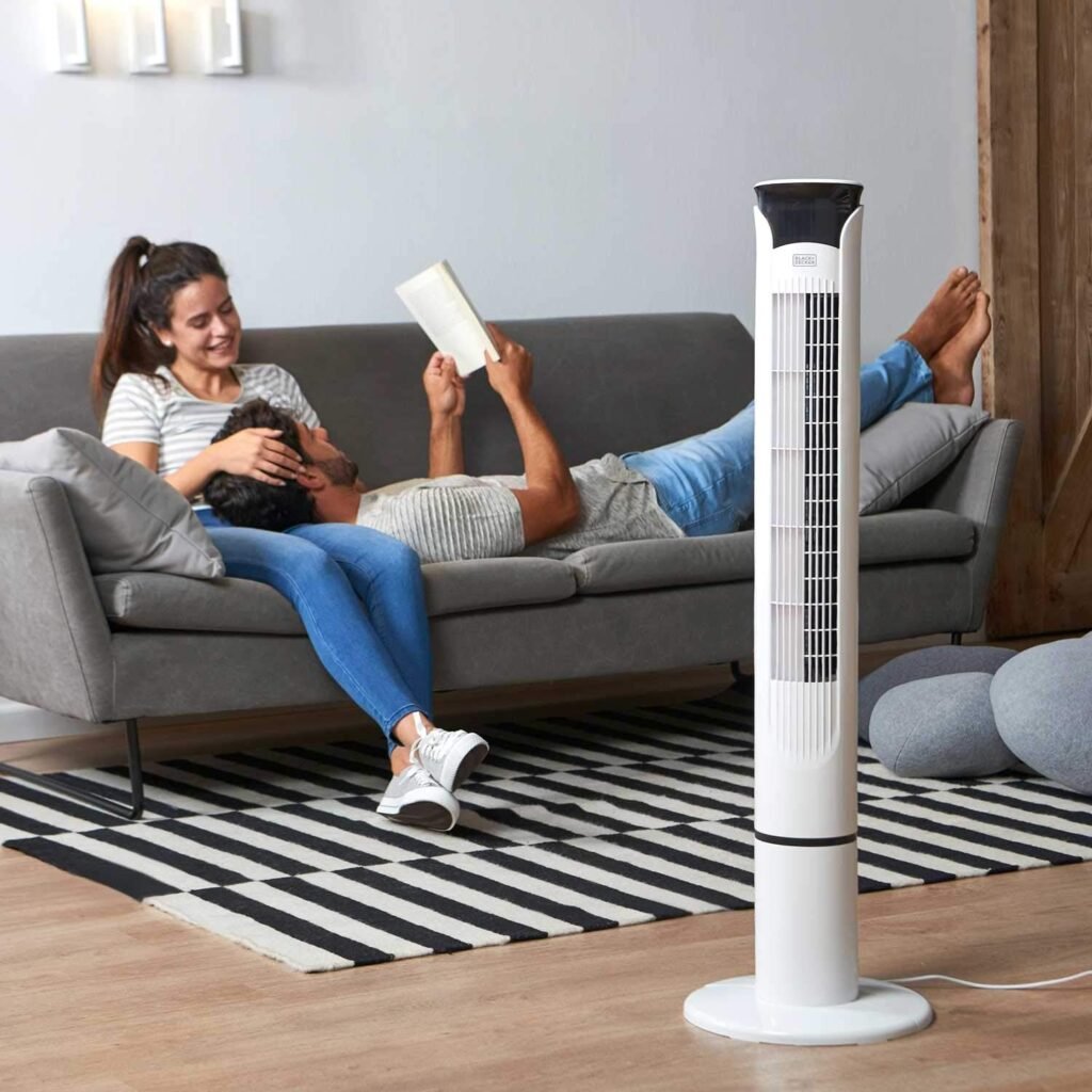Ventilatore a Torre Digitale Oscillante BLACK+DECKER BXEFT49E, Bianco - Altezza 109 cm, Silenzioso - 3 Velocità 3 Modi Timer 12h - Potente, con Telecomando - Ideale per Regolare la Temperatura Ambiente.