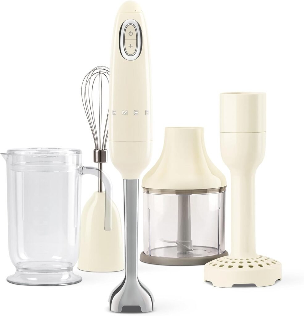 Frullatore a Immersione Smeg HBF22CREU - Funzione Turbo e Sistema di Taglio Flowblend - Impugnatura Antiscivolo - Avvolgicavo Integrato - Accessori Inclusi - Potenza 700W - Crema