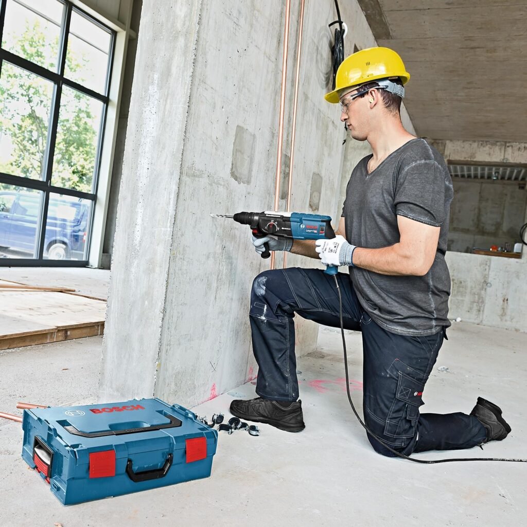 Perforatore Bosch Professional 0611267601 con attacco SDS Plus Gbh 2-28 F, mandrino autoserrante da 13 mm, portautensili, panno per la pulizia, in L-Boxx, 880 W, edizione standard.