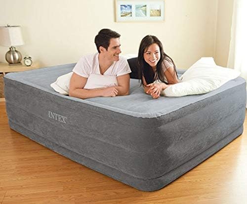 Intex 64418ND - Materasso Dura-Beam Comfort Plush Hise Rise Matrimoniale, 152x203x56 cm. Acquista il miglior materasso matrimoniale gonfiabile Intex per un comfort superiore e un riposo di qualità. Ideale per il campeggio o per ospiti in casa, con misure di 152x203x56 cm. Fai la scelta giusta per il tuo relax!