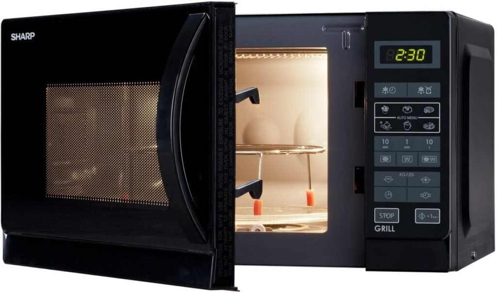Forno a microonde e grill Sharp 2 in 1, 900 W, 25 l, funzione grill, display LED, opzioni di menu automatiche, scongelamento controllato del peso e del tempo, sicurezza per bambini. Colore nero.