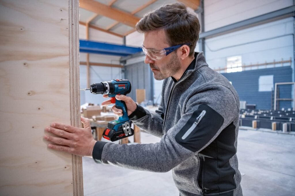 Trapano-avvitatore Bosch Professional 18V GSB 18V-90 C con percussione (incl. 2 batterie PROcore da 4.0 Ah, caricabatteria GAL 18V-40, in L-BOXX)