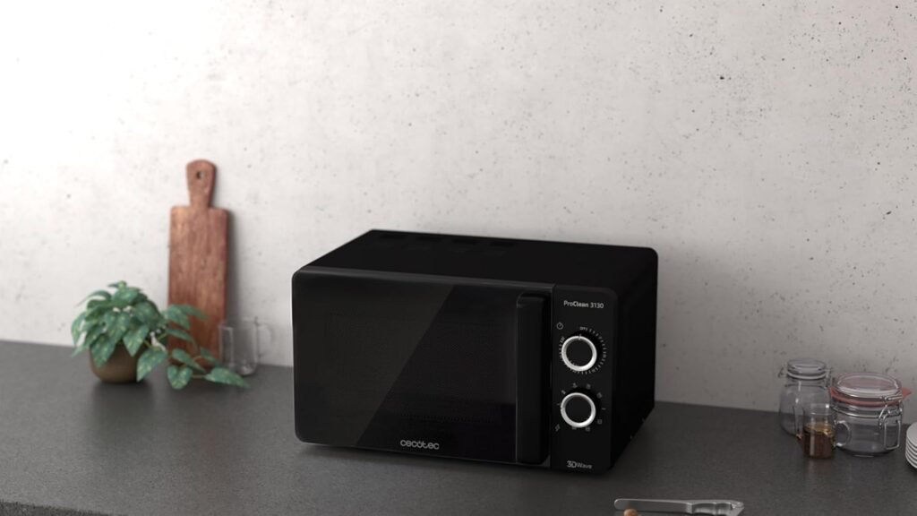 Forno a microonde Cecotec ProClean 3130 nero con grill. 700 W su 6 livelli, capacità 20 l, rivestimento Ready2Clean, tecnologia 3DWave, design della porta FullCrystal e dettagli metallici [Classe di efficienza energetica A++] - Immagine del prodotto.