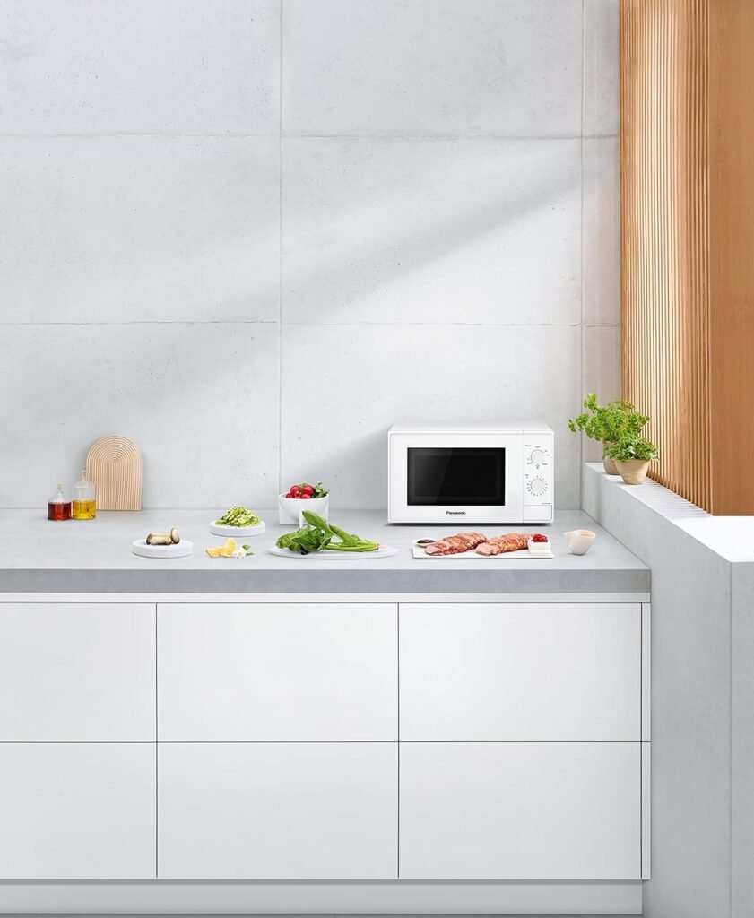 Panasonic NN-K10JWMEPG Forno a Microonde Combinato con Grill e Piatto Rotante in Vetro, 20L, 800W, Impostazione Scongelamento, 5 Livelli di Potenza, Timer, Bianco [Classe di efficienza energetica A] - Immagine del prodotto
