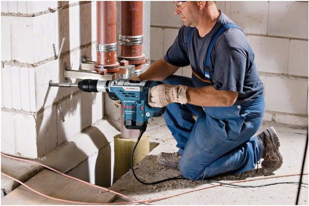 Martello perforatore Bosch Professional Gbh 5-40 Dce con motore da 1.150 Watt e potenza del colpo di 8,8 J, incluso in valigetta professionale. Acquista ora per un lavoro impeccabile e preciso!