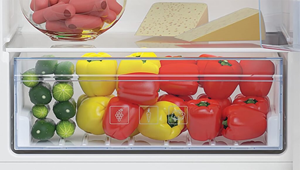 Frigorifero/congelatore integrato Beko BCSA285K4SN b100, capacità totale 271 l, MinFrost, porta a traino, 35 dB, colore: Bianco [Classe di efficienza energetica E]