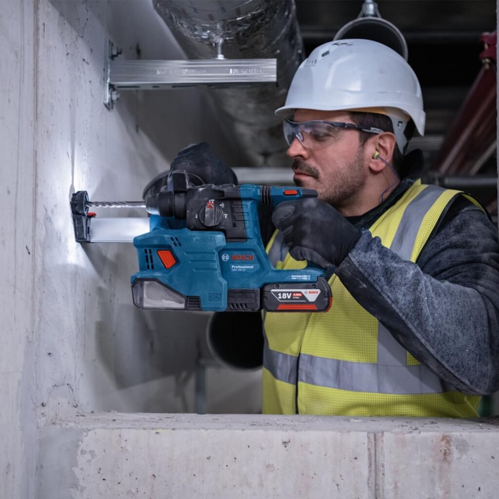 Kit combo Bosch Professional GSB 18V-45 + GBH 18V-22 con 2 batterie da 4.0 Ah e caricabatteria GAL 18V-40. Acquista ora e ottieni la borsa degli attrezzi inclusa!