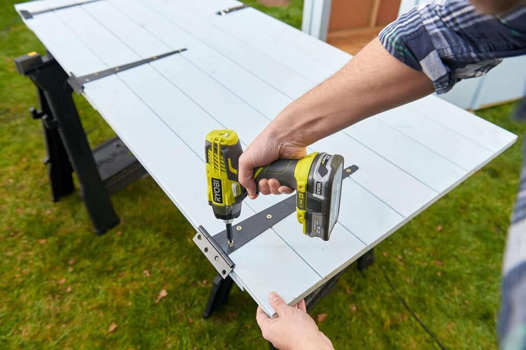 Avvitatore ad impulsi Ryobi R18ID3-0 senza batteria con 3 luci LED e 3 velocità. Ideale per serrare e rimuovere elementi di fissaggio.